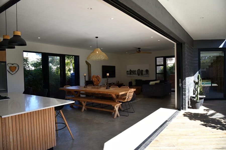 To Let 7 Bedroom Property for Rent in Wavecrest Eastern Cape